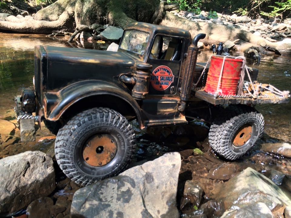 Axial SCX10 Salvage Truck by Micheal Matthews [READERS RIDE]