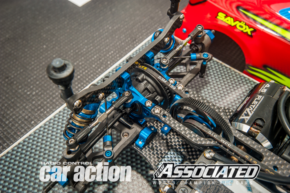 The rear end includes a gear diff with 10k Team Associated silicone oil.