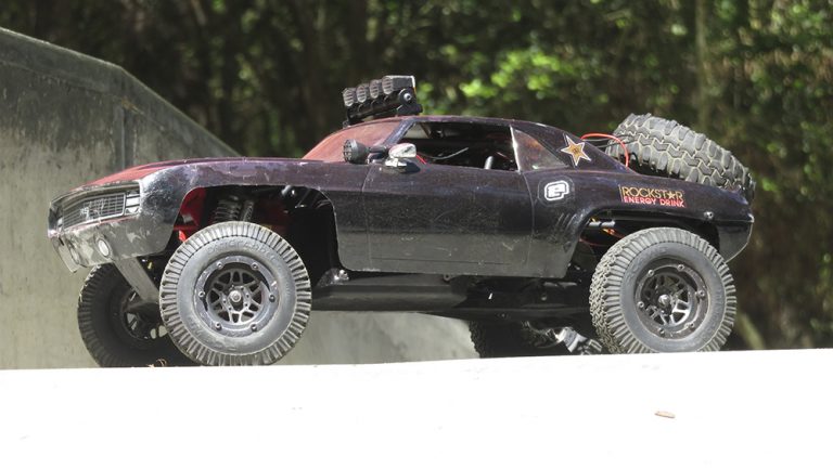 Vaterra Twin Hammers Classic Camaro [READER'S RIDE] - RC Car Action