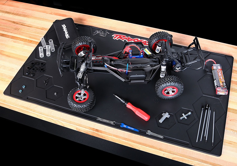 Traxxas Heavy Duty Pit Mats - RC Car Action