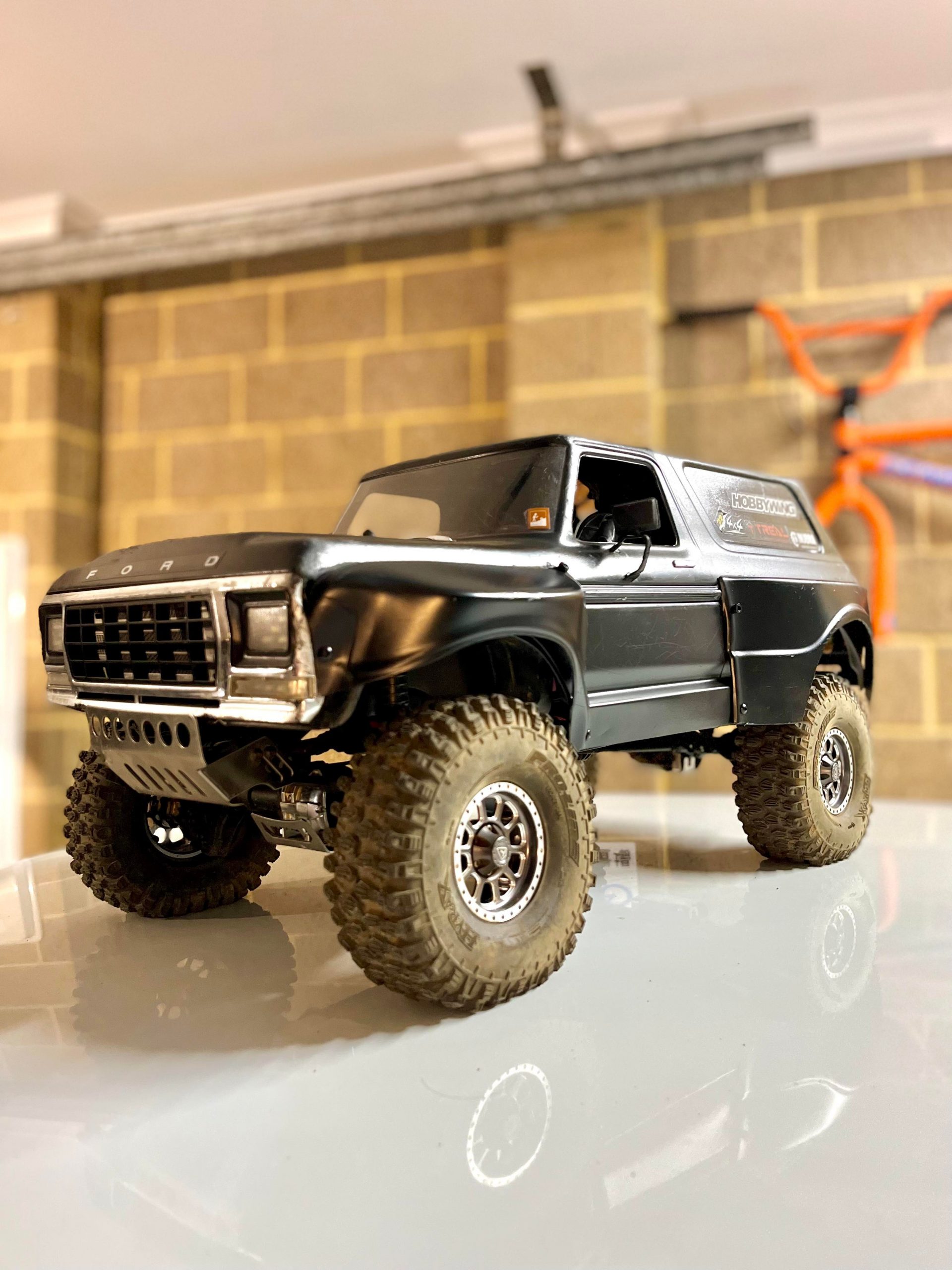 1979 Ford Bronco Prerunner RC Car Action